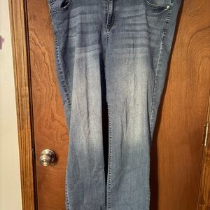 Venezia Straight-Leg Light Blue Wash Jeans